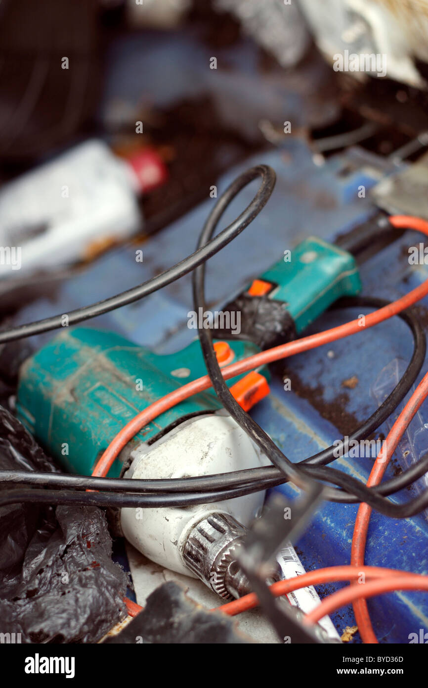https://c8.alamy.com/comp/BYD36D/an-old-orange-and-green-black-decker-power-drill-entangled-in-its-BYD36D.jpg