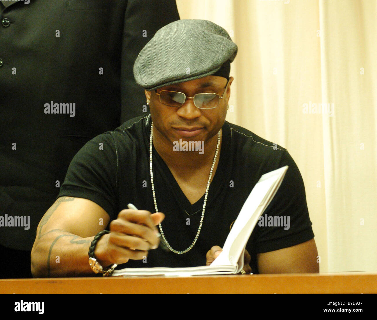 Ll Cool J Workout Routine LL Cool J Signing copies of his new book 'LL Cool J's Platinum Workout ...
