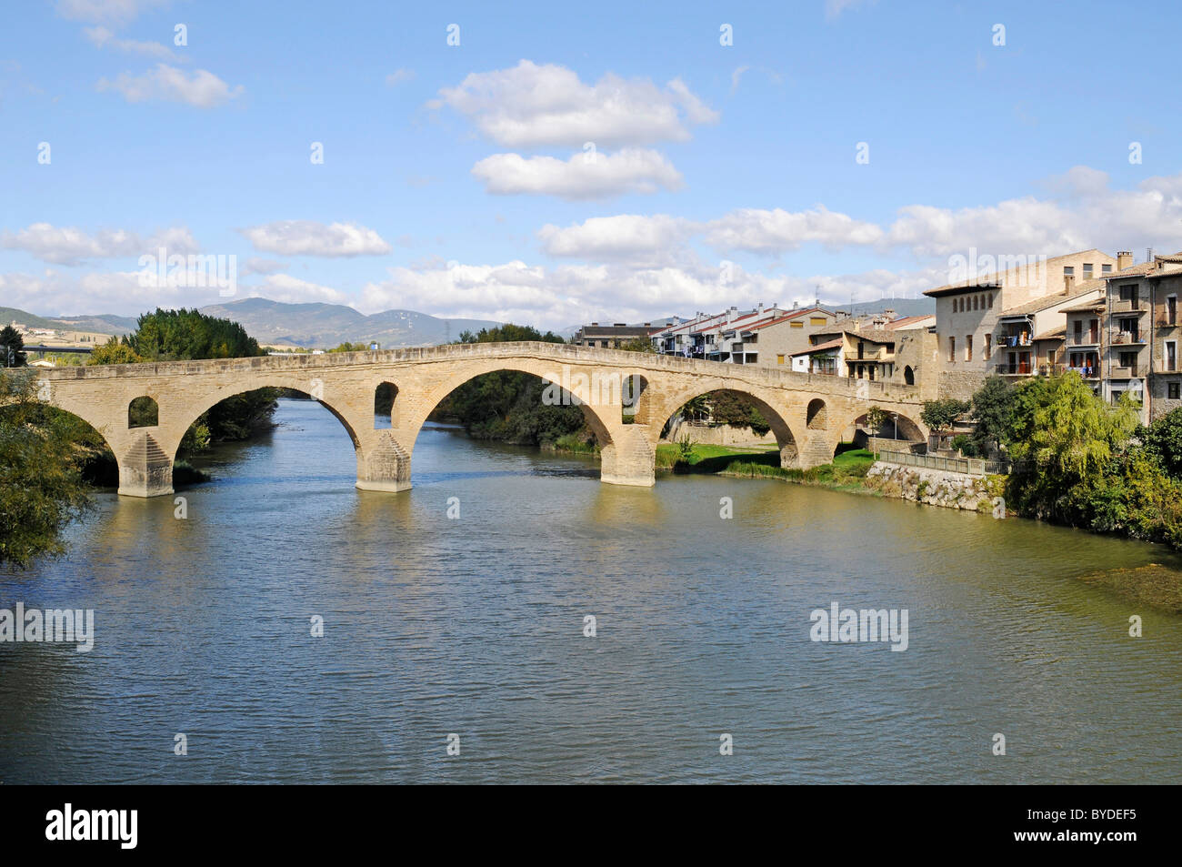 Romanica puente bridge over the Arga river, Camino de Santiago or the Way of St James, Puente la Reina, Pamplona, Navarra, Spain Stock Photo