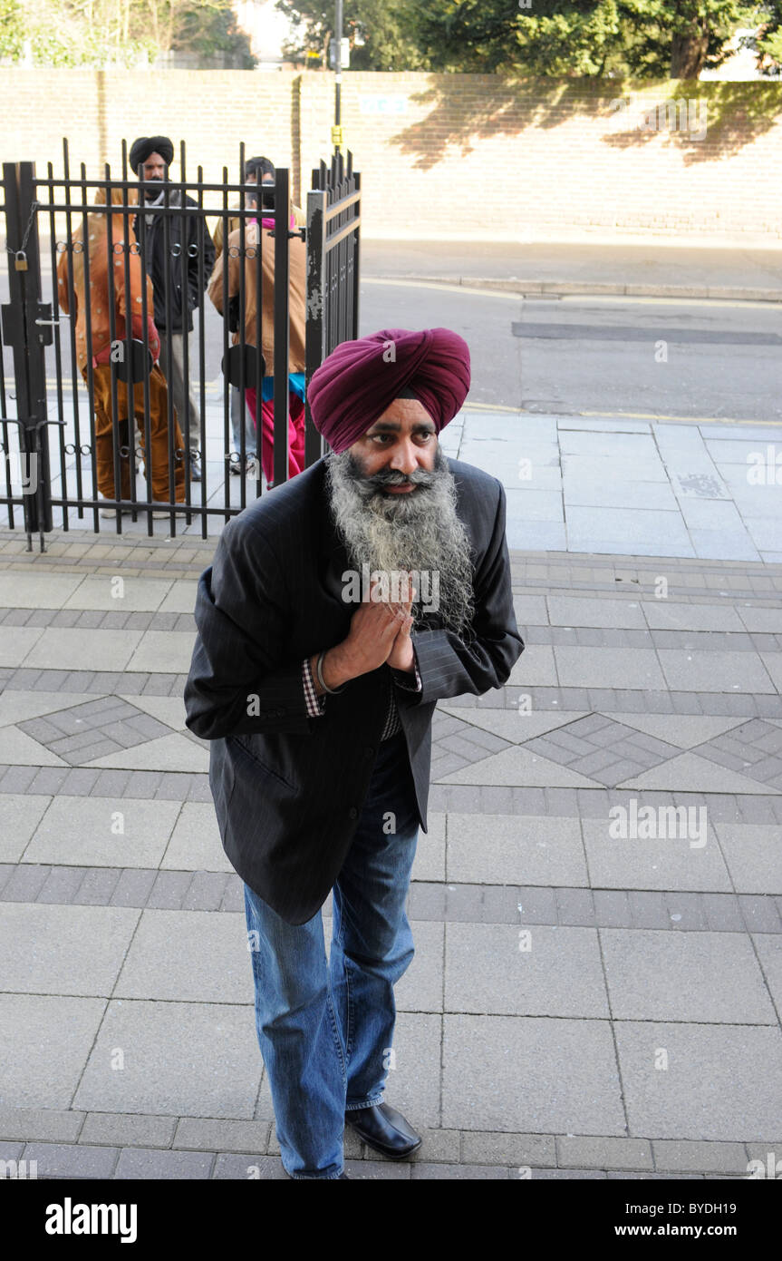man in Sikh turban outside temple southall Stock Photo