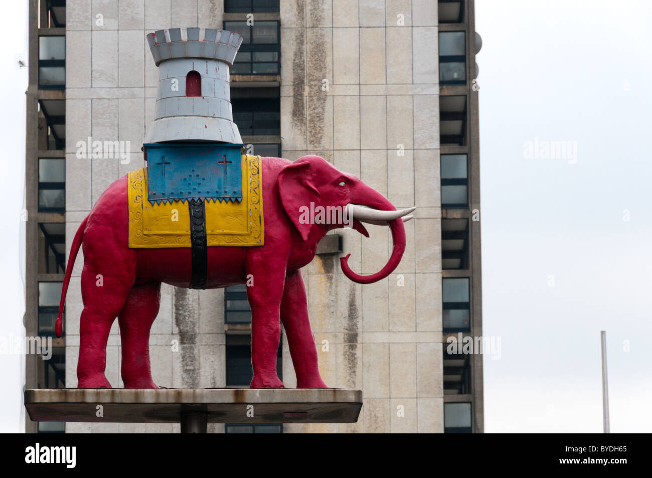 Welcoming the Elephant and Castle statue