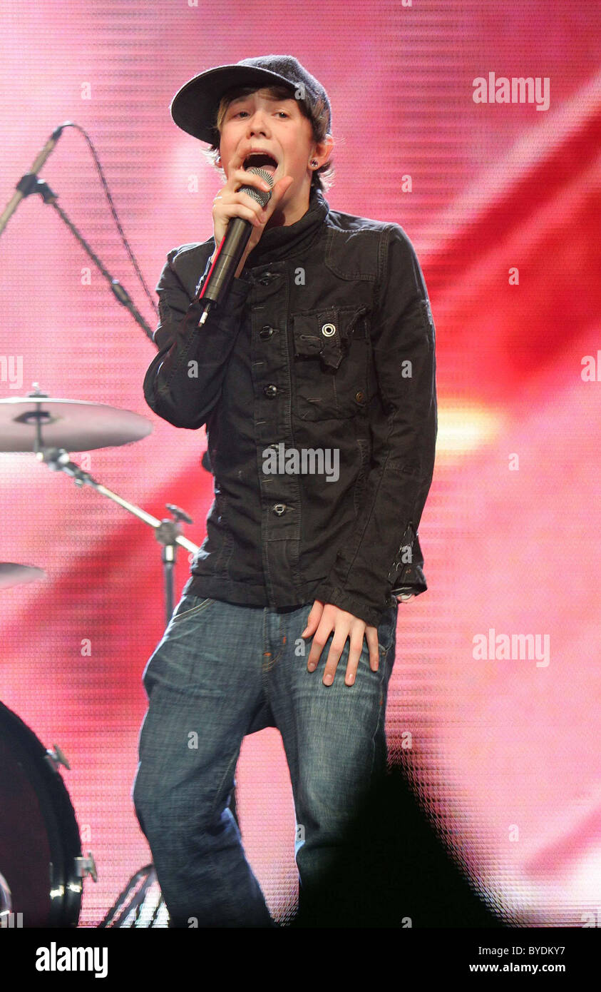 Lil Chris performing at the '2007 Childline Charity Concert' Point ...