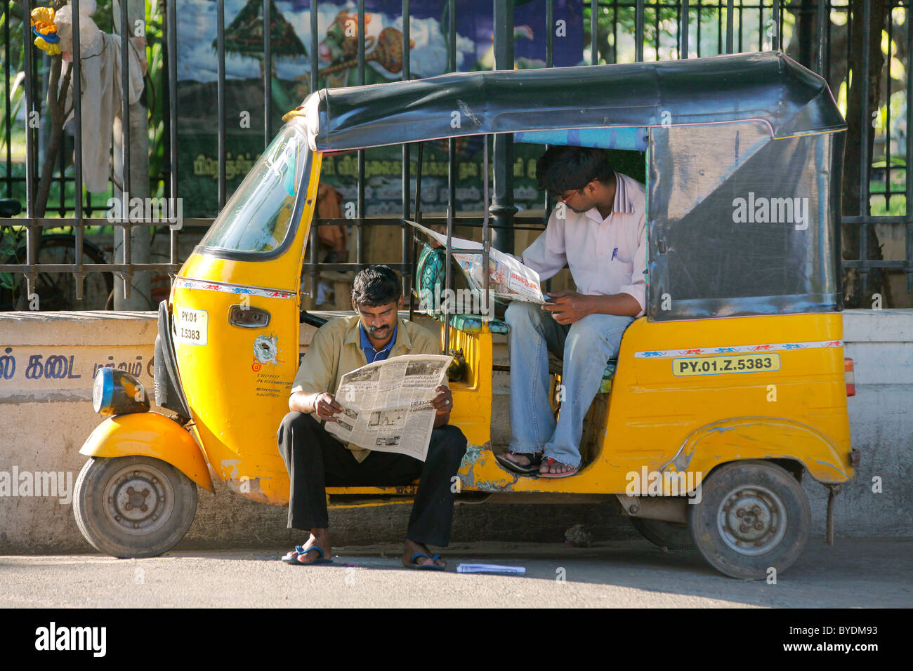 Rickshaw driver, Bharathi Road, Pondicherry, Puducherry, French Quarter, Tamil Nadu, India, Asia Stock Photo