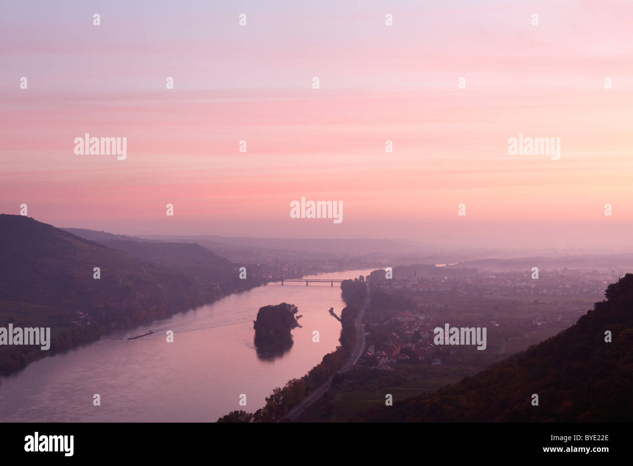 Danube River with Stein, Mautern and Hundsheim at dawn, view from Ferdinandswarte towards Bergen im Dunkelsteinerwald, Wachau Stock Photo