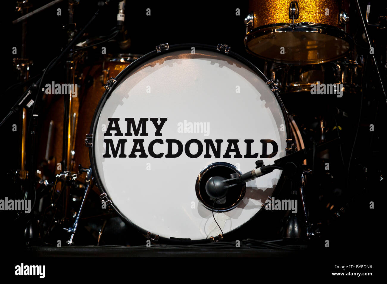 Amy Macdonald lettering on a drum kit, Scottish singer-songwriter Amy Macdonald performing live at the Hallenstadion Stock Photo