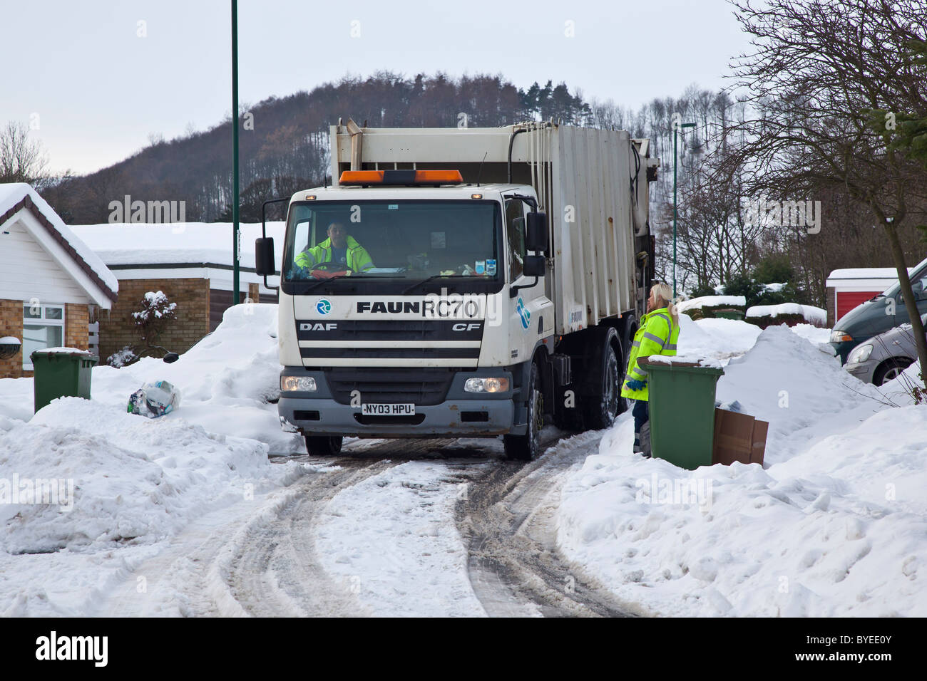 Refuse collection in the snow, Cleveland Stock Photo