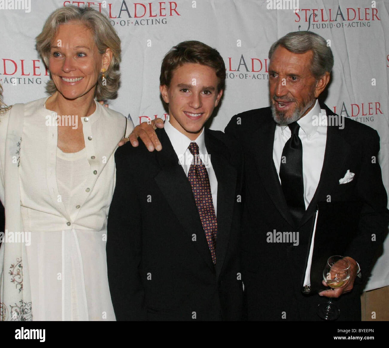 ROY SCHEIDER DIES JAWS star ROY SCHEIDER has died at the age of 75. The