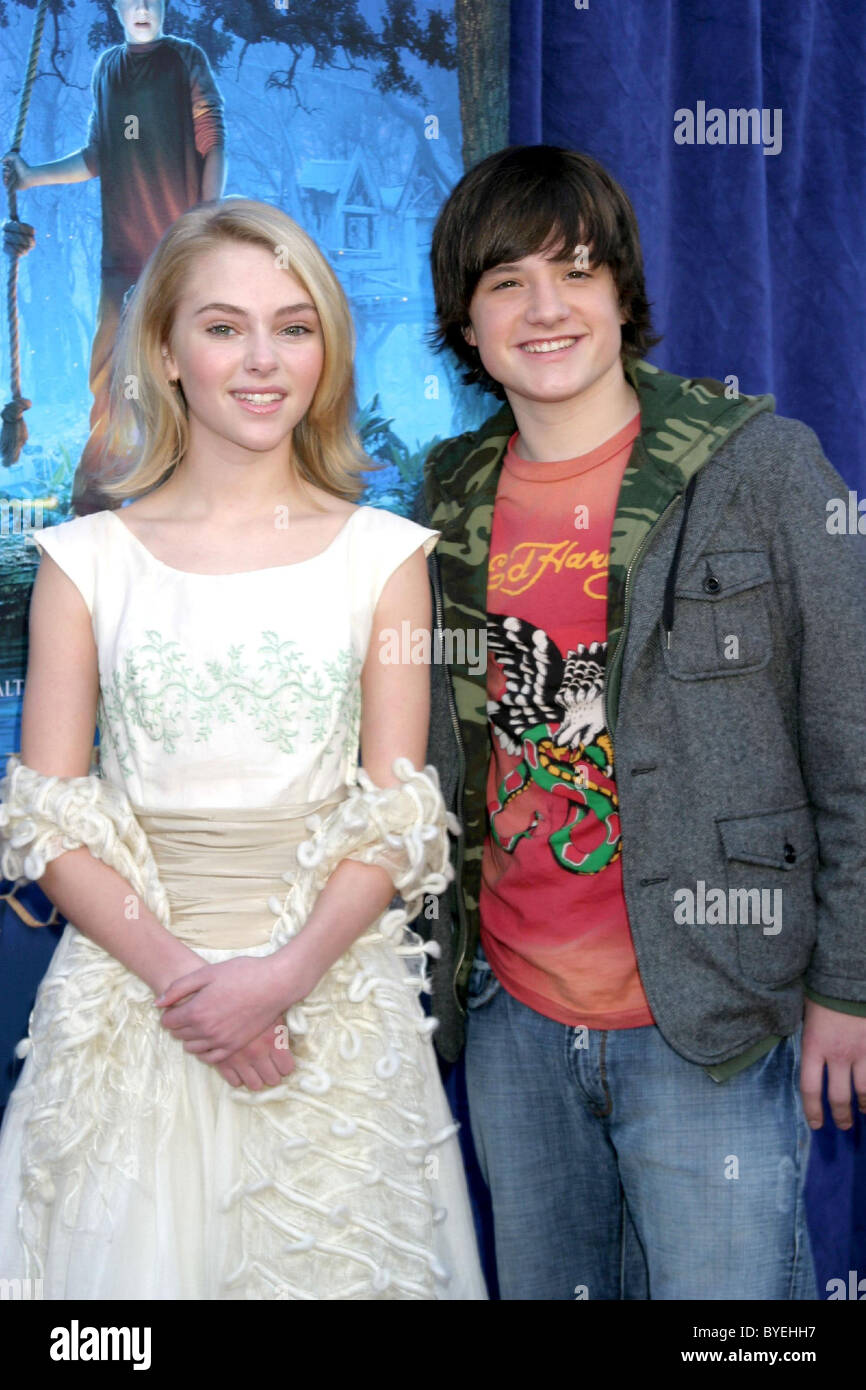 Annasophia Robb And Josh Hutcherson Los Angeles Premiere Of Walt Disney Pictures And Walden Media S Bridge To Terabithia At Stock Photo Alamy