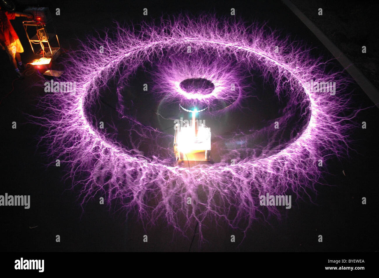 ELECTRIC MAGIC Electric magician Peter Terren can crush soft drink cans