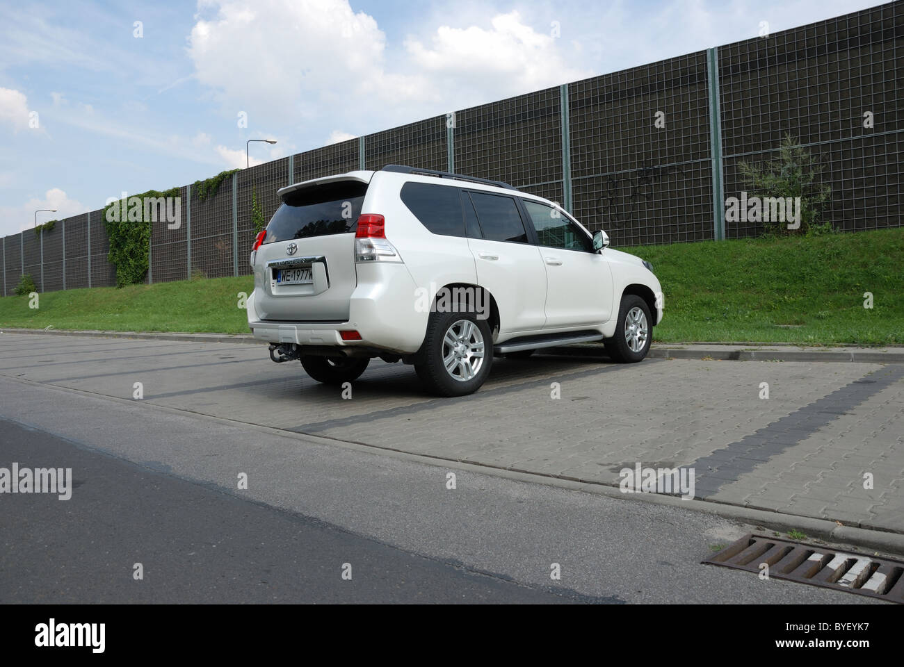 Toyota land cruiser side view hi-res stock photography and images - Alamy