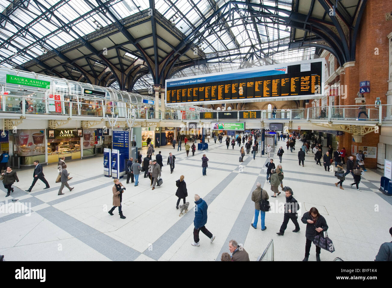 London Liverpool Street Station View Of Roof Structure Arrivals Stock Photo Alamy