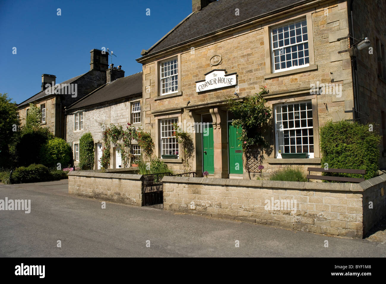 Corner House in Hartington village square in Derbyshire Stock Photo Alamy