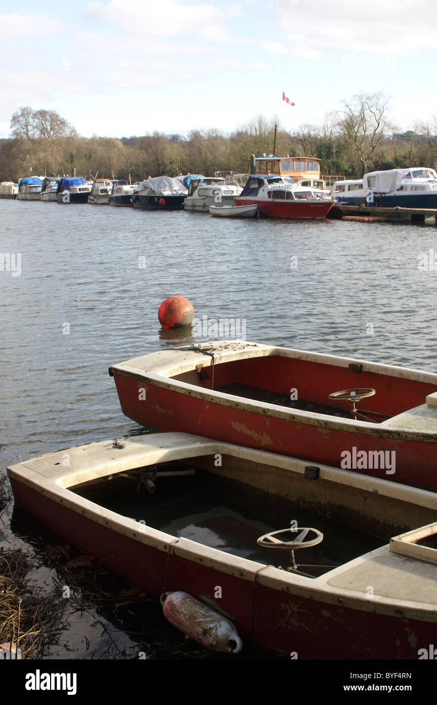 Rowboats, pleasurecraft and houseboats moored on the River Thames Stock Photo