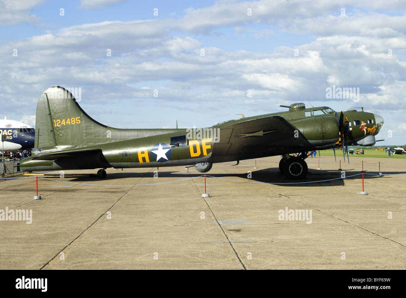 Boeing B-17G Flying Fortress Yankee Lady - a photo on