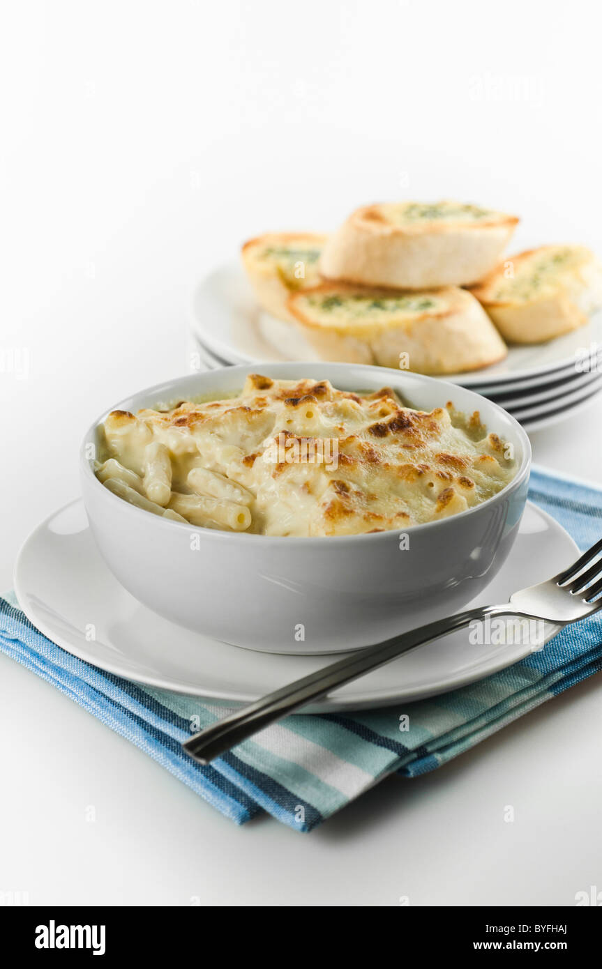 Macaroni cheese with garlic bread Stock Photo Alamy