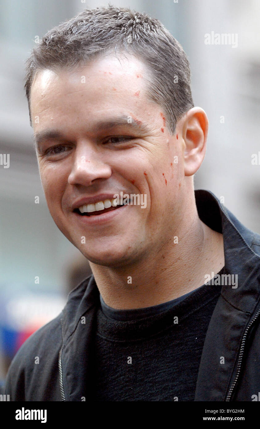 Matt Damon filming on the movie set of 'The Bourne Ultimatum' in Chelsea  New York City, USA - 10.03.07 Stock Photo - Alamy