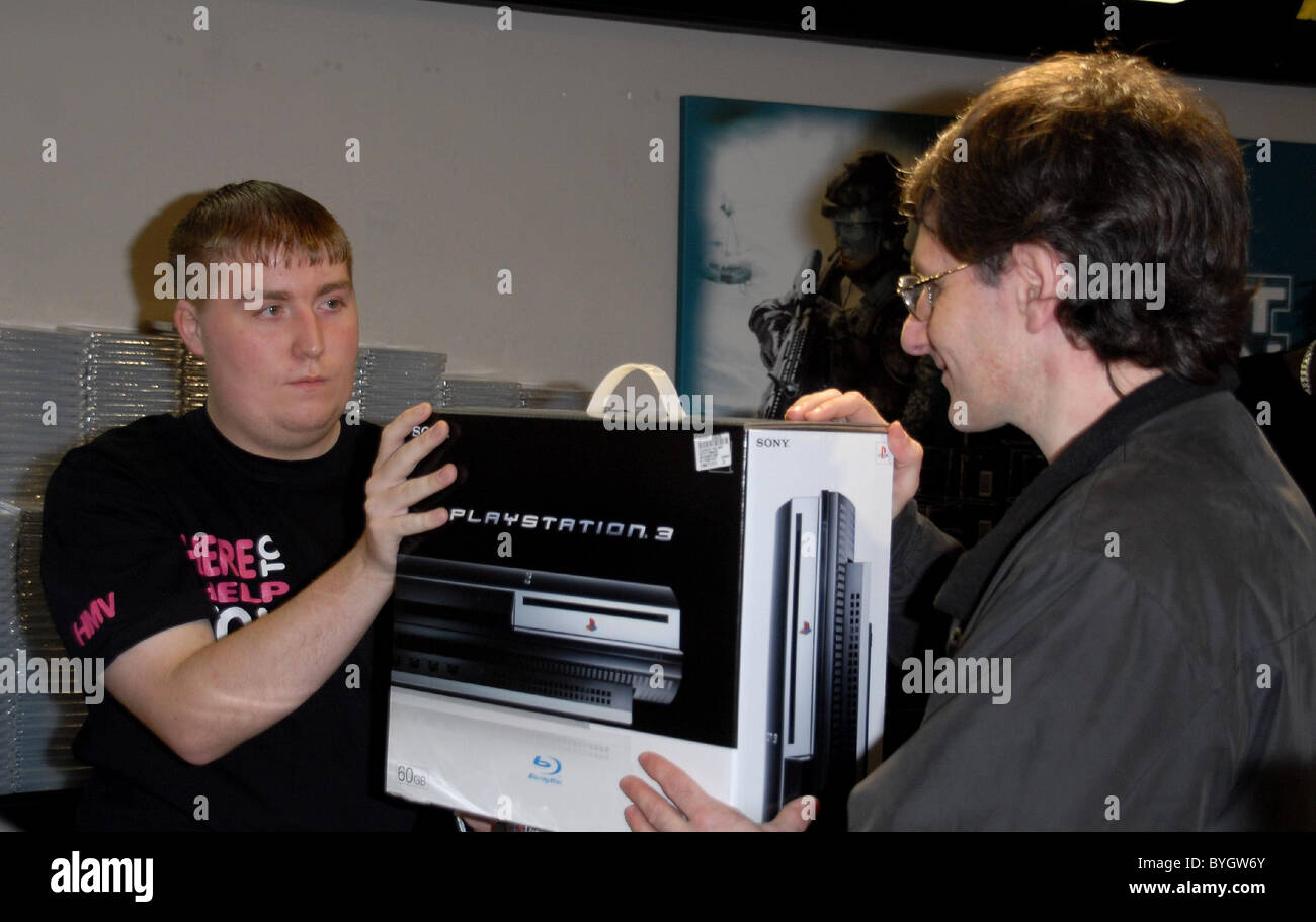 Playstation 3 launch hi-res stock photography and images - Alamy