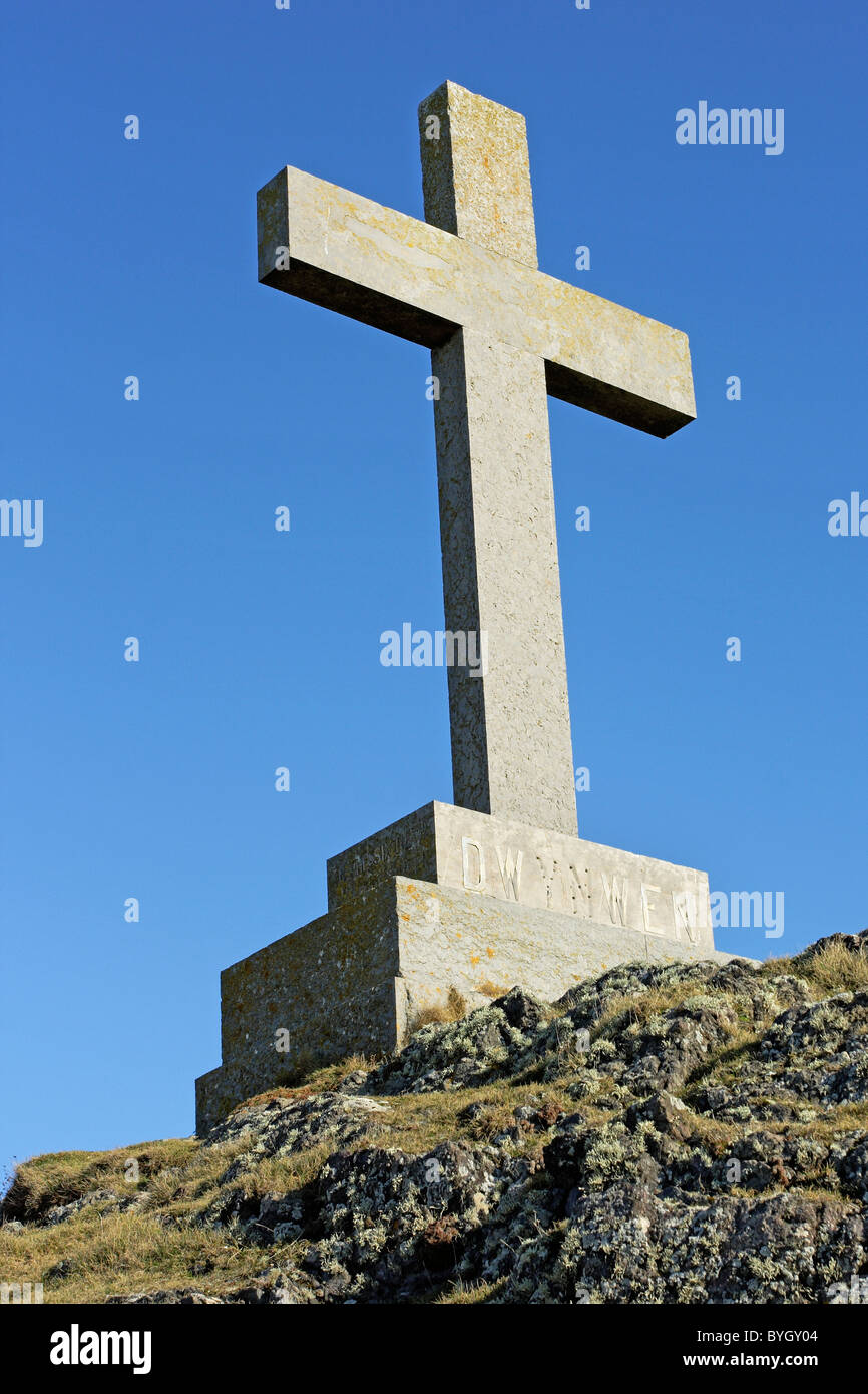 A cross dedicated to St Dwynwen on Llanddwyn Island on Anglesey, North Wales Stock Photo