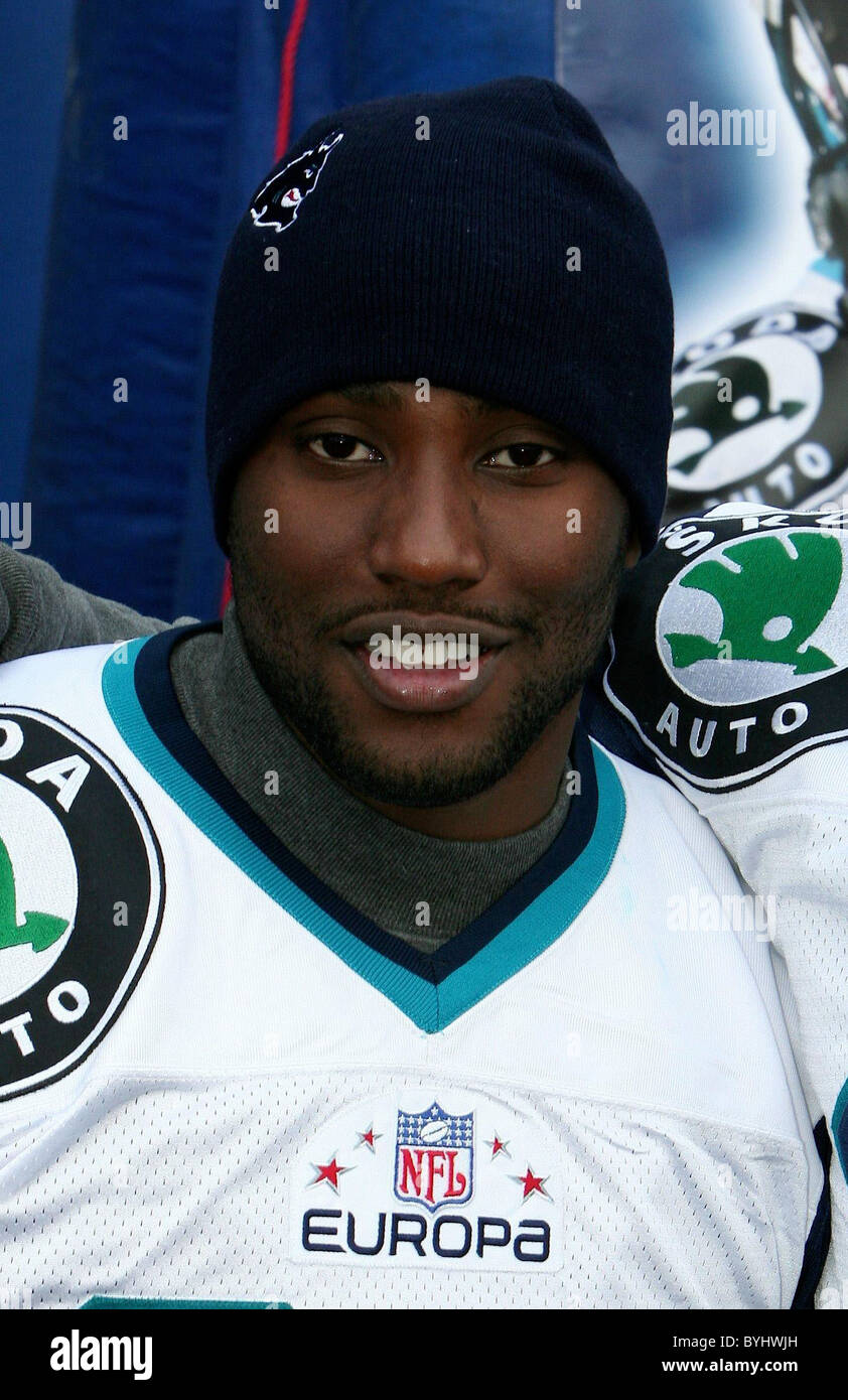 John David Washington, NFL Europe team Hamburg Sea Devils celebrate