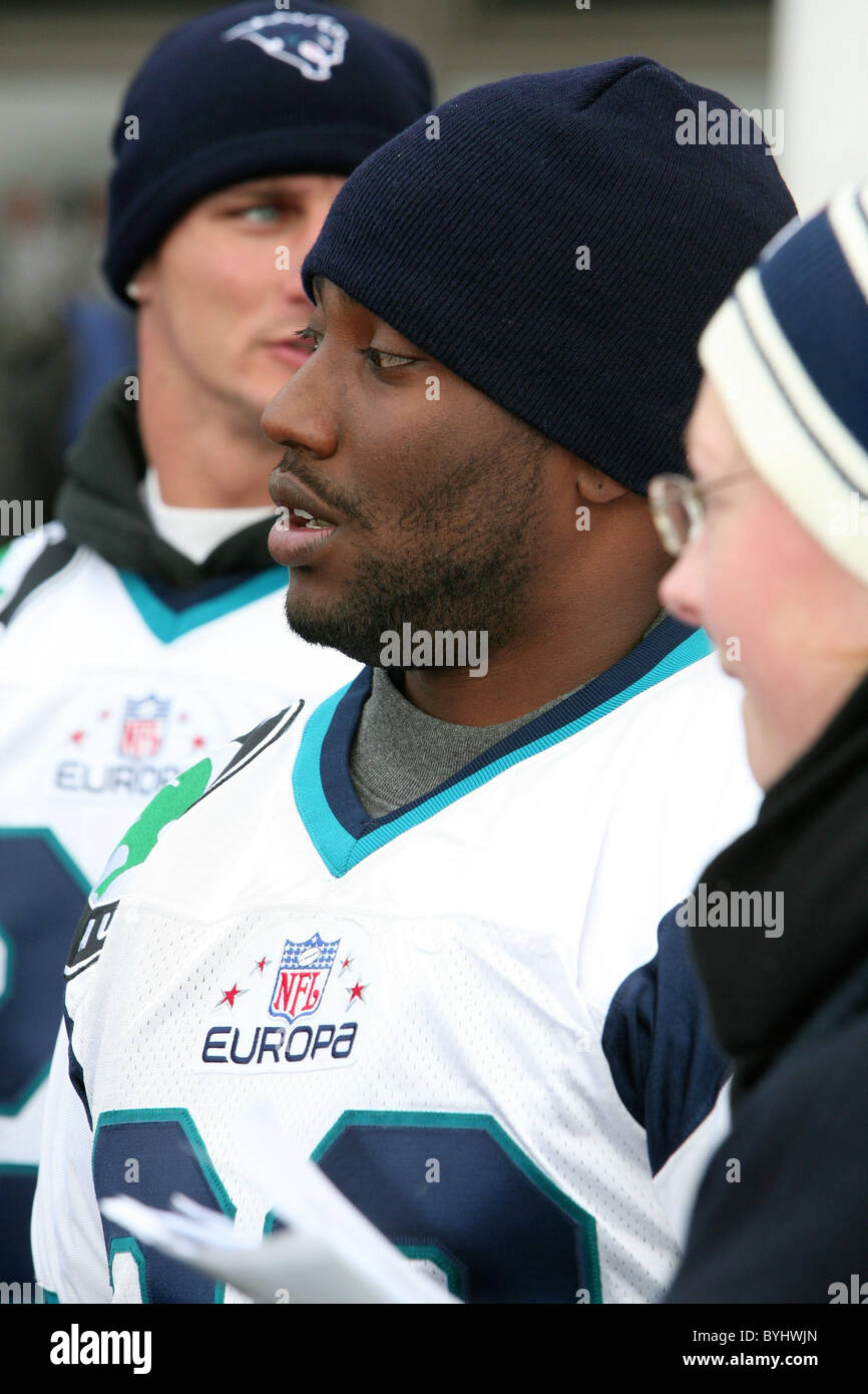 John David Washington, NFL Europe team Hamburg Sea Devils celebrate