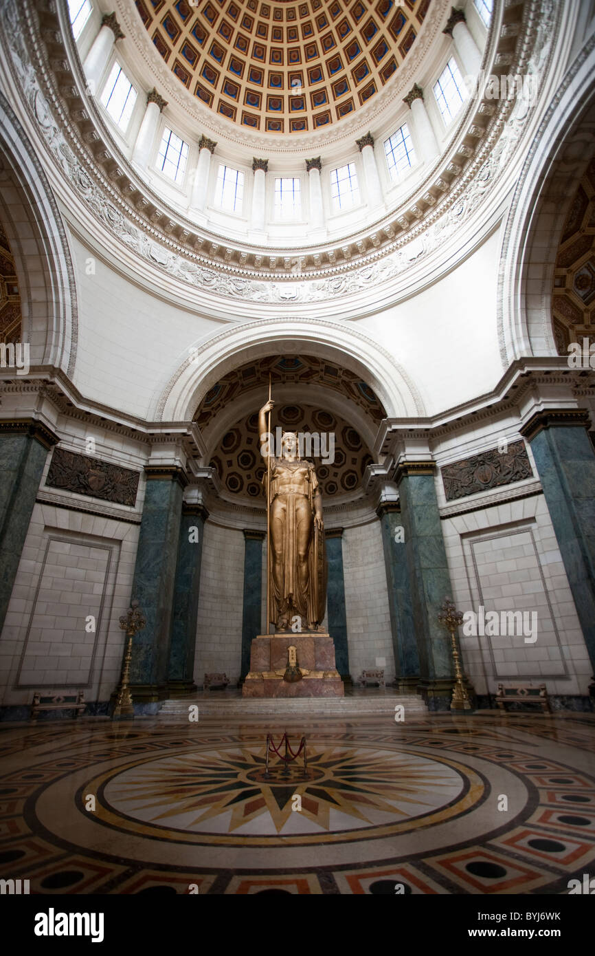 Discover Cubas Iconic Ubre Blanca Statue - kuwugrd