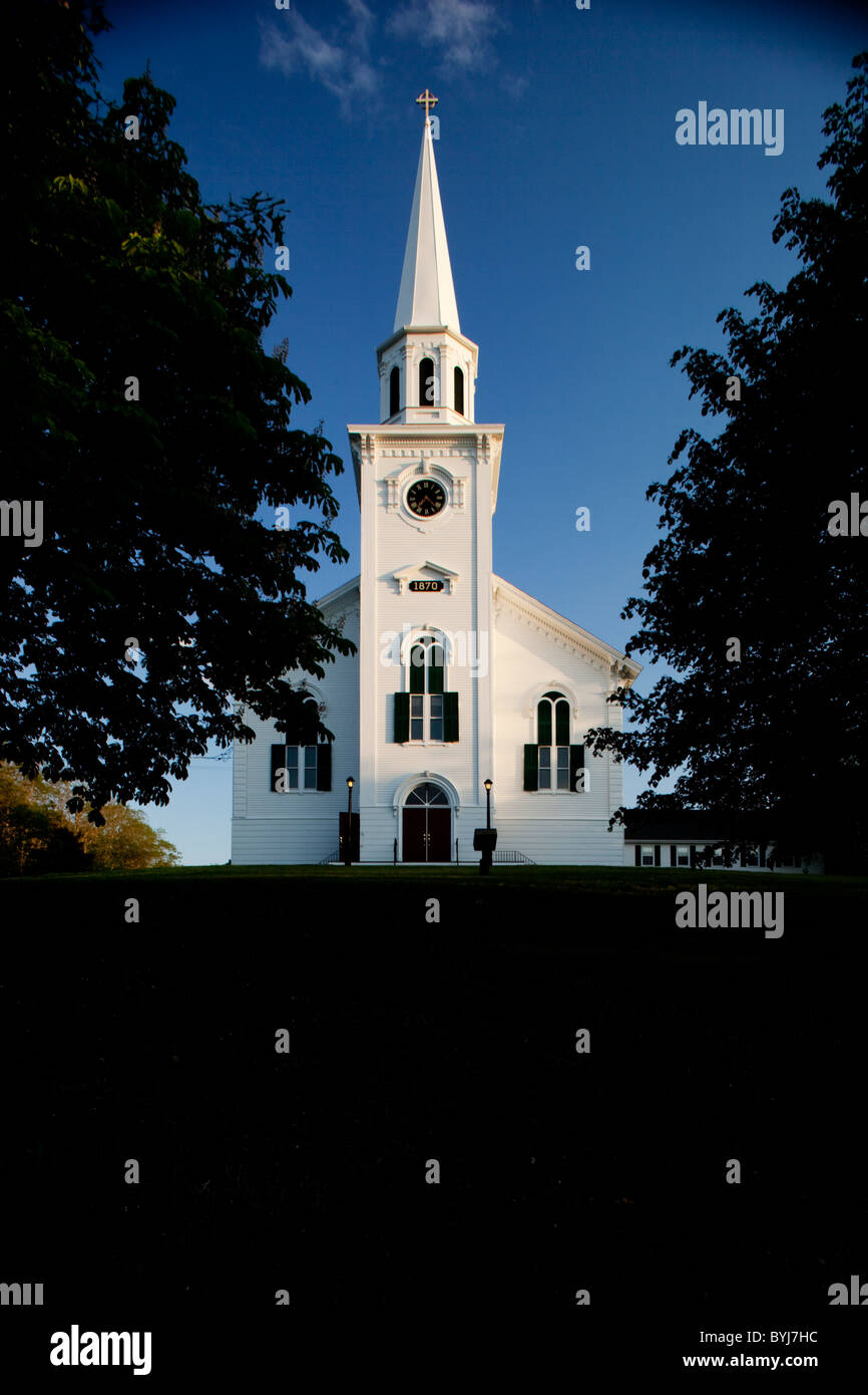 USA, Massachusetts, Yarmouth Port, Setting sun lights white steeple of