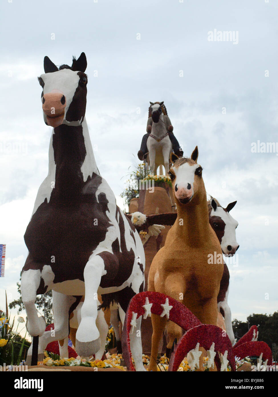 Pasadena rose parade float viewing hi-res stock photography and images ...