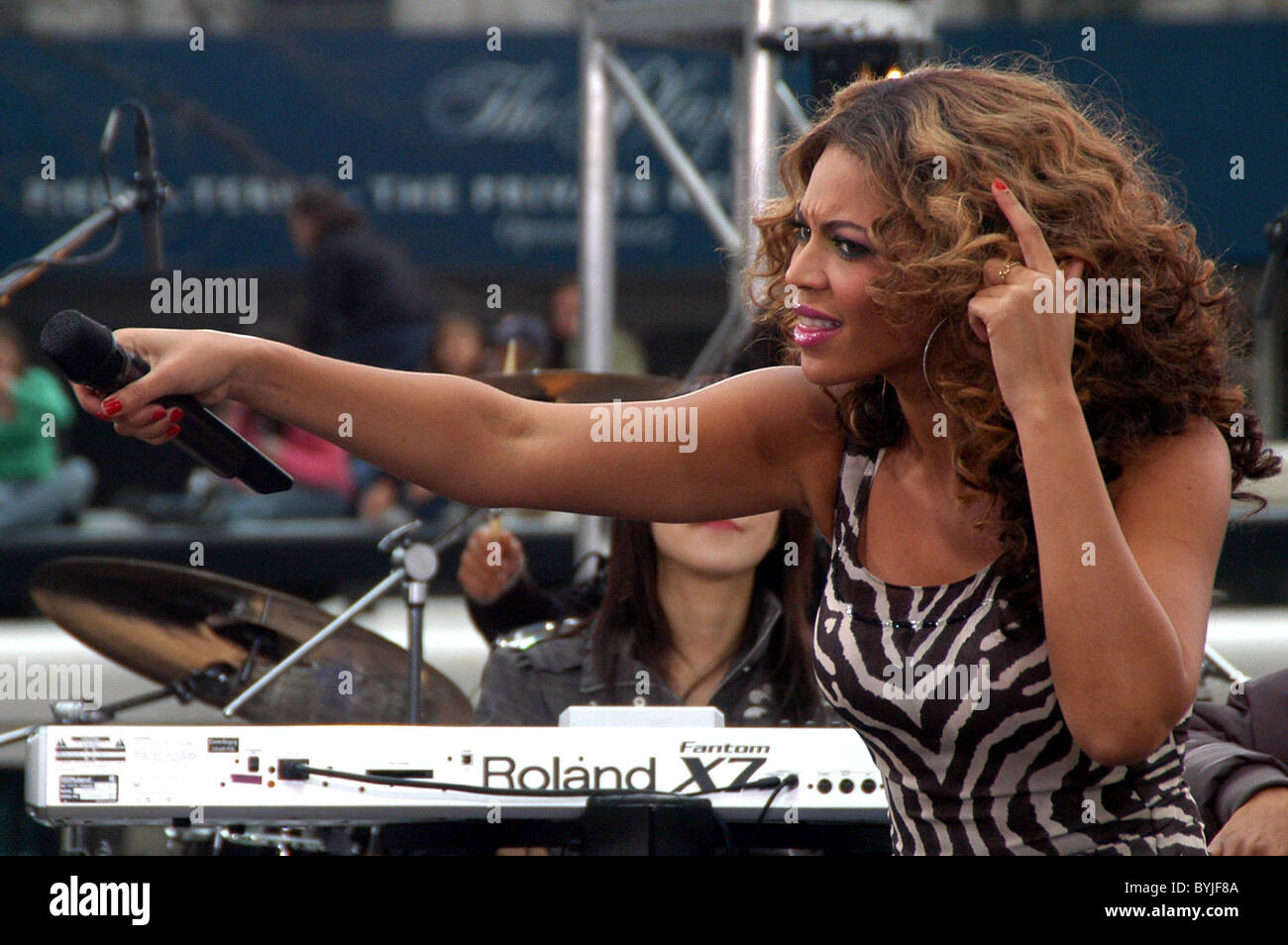 Beyonce Knowles performs on CBS's 'The Early Show' at the General ...