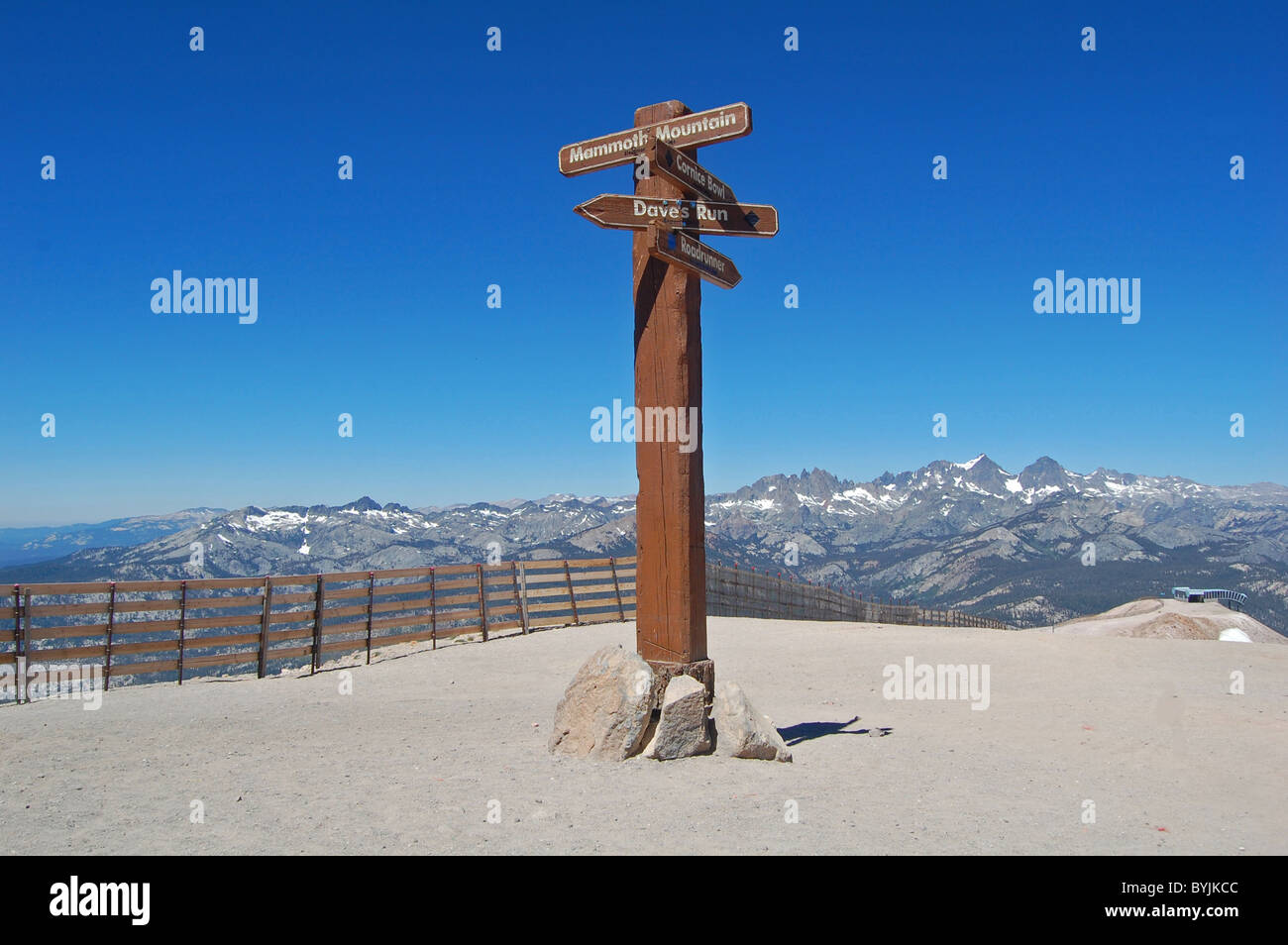 signpost on top of mammoth mountain Stock Photo