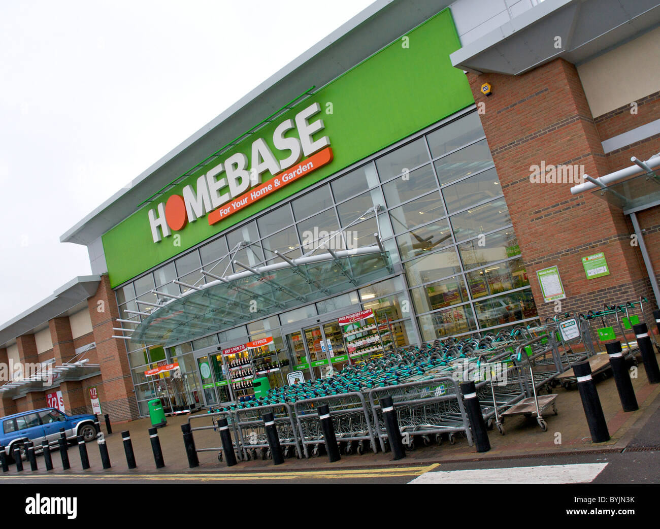 Homebase shop exterior hires stock photography and images Alamy
