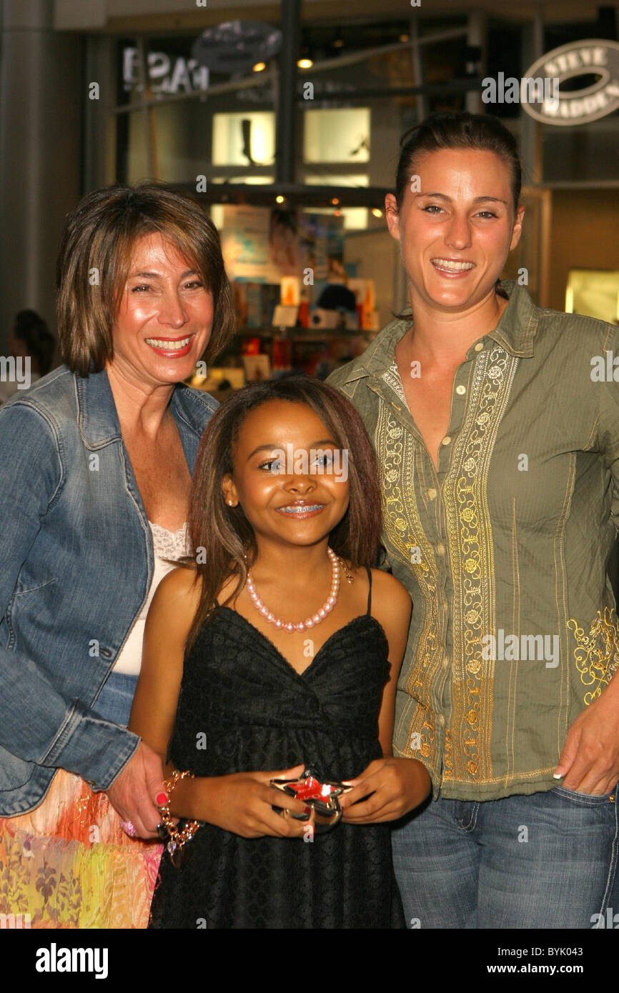 Slitz Modell Nancy and Emily Slitz with Kalie D The Make A Wish Foundation Make ...