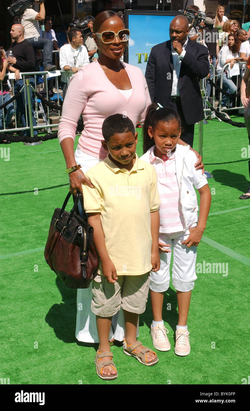 Mary J Blige And Step Children Shrek The Third Los Angeles Premiere Green Carpet Held At Mann Village Theatre Westwood Stock Photo Alamy