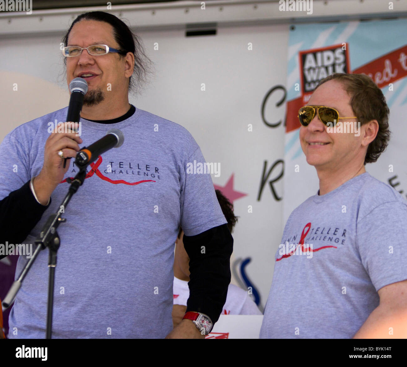 Penn Jillette and Teller of Penn & Teller speak at the 17th Annual AIDS  Walk Las Vegas, USA - 15.04.07 Stock Photo - Alamy