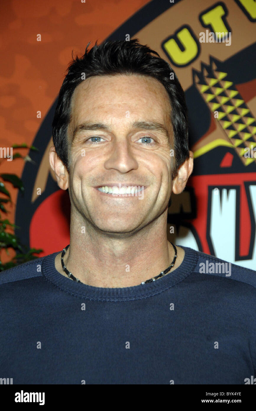 Jeff Probst, Julie Berry Survivor: Fiji Finale held at the Ed Sullivan Theater New York City, USA -13.05.07 Stock Photo