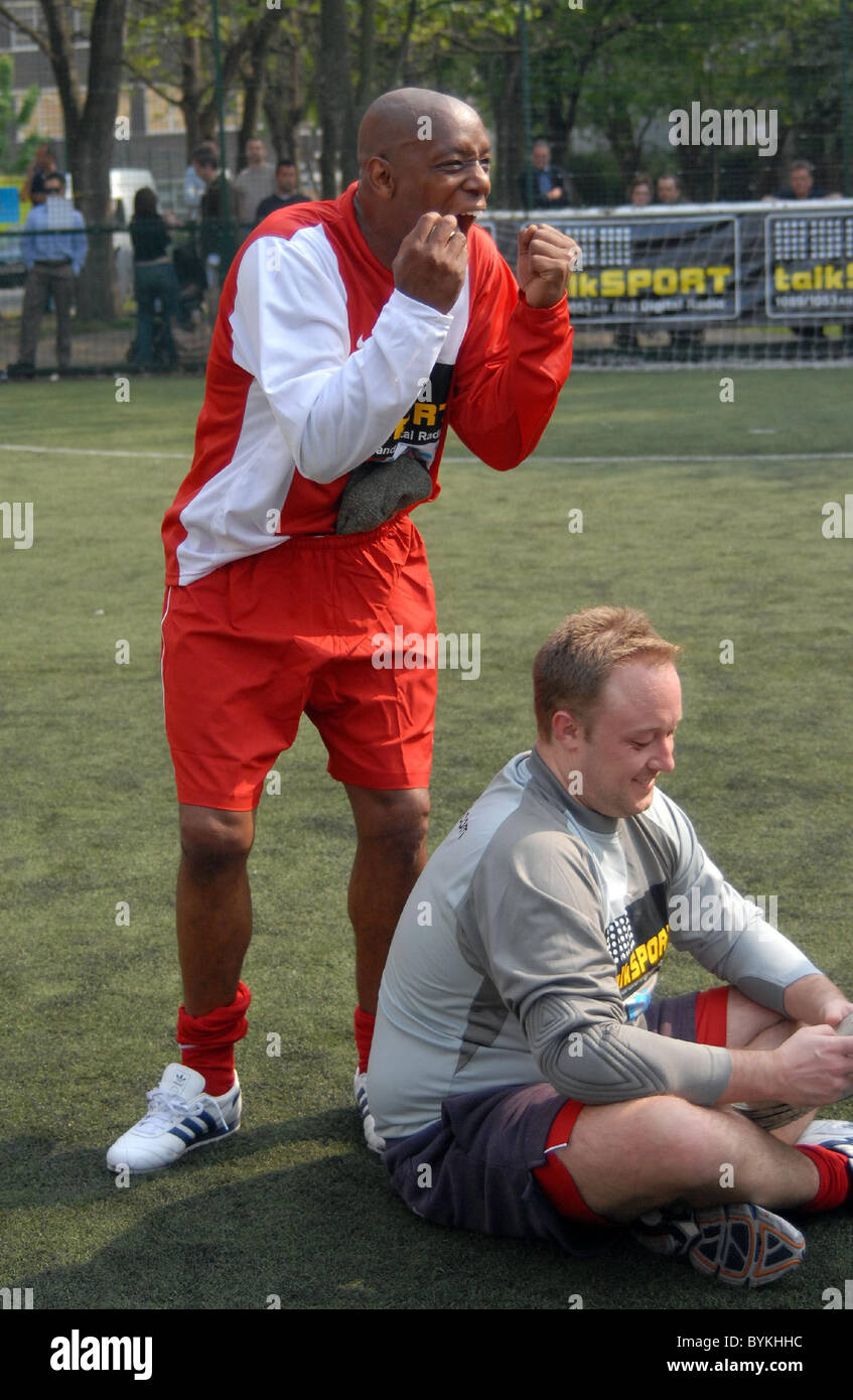 Former footballers ian wright hi-res stock photography and images - Alamy