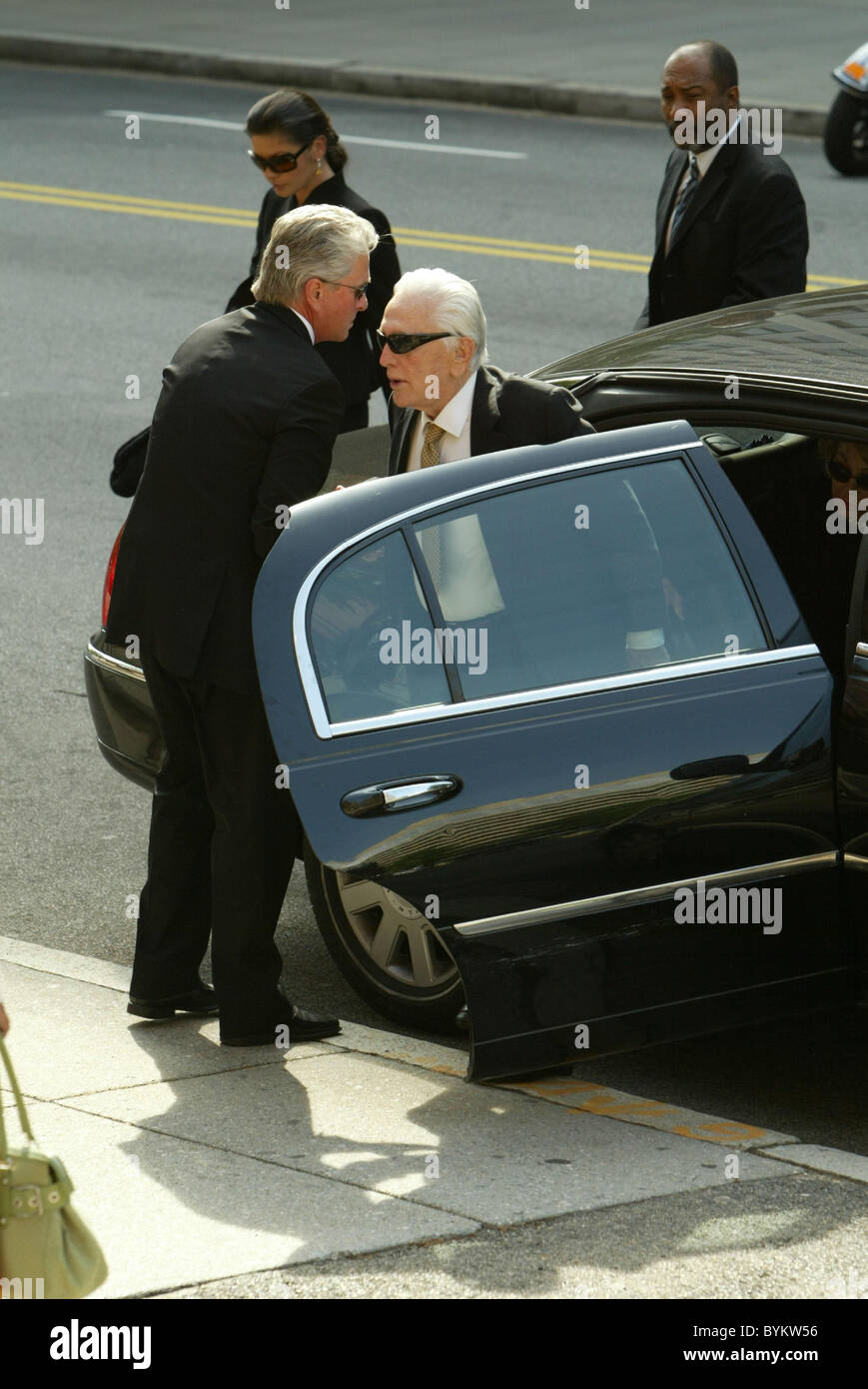 Catherine zeta jones kirk douglas funeral hi-res stock photography and ...