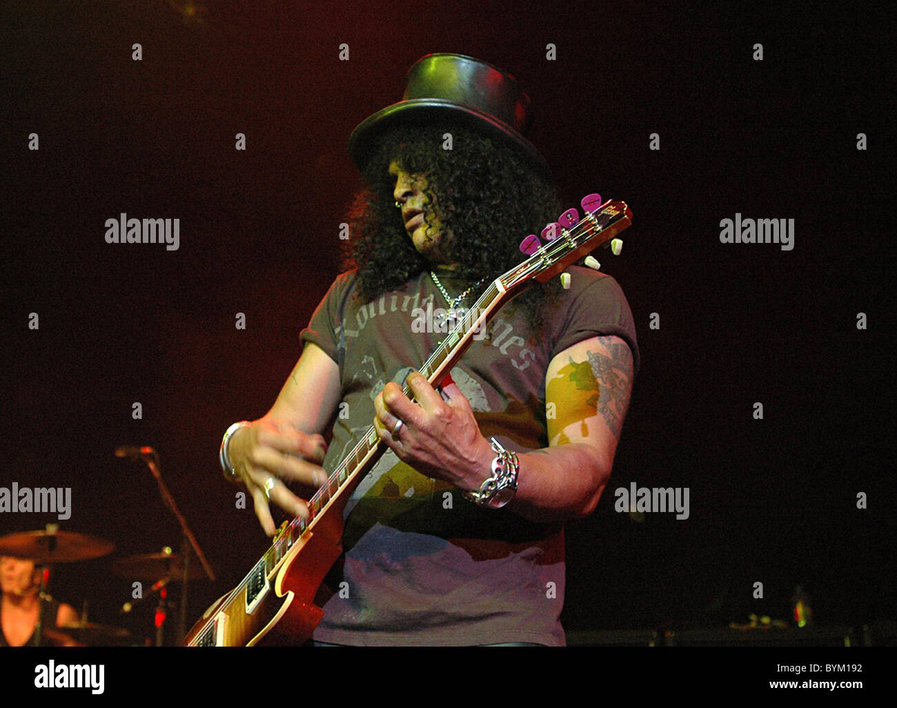 Slash Velvet Revolver performing live at The Avalon Hollywood ...