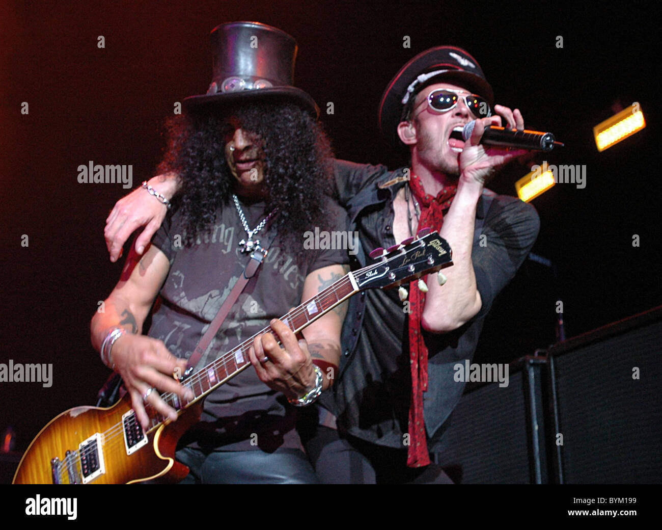 Slash And Scott Weiland Velvet Revolver Performing Live At The Avalon Hollywood California 03 05 07 Stock Photo Alamy