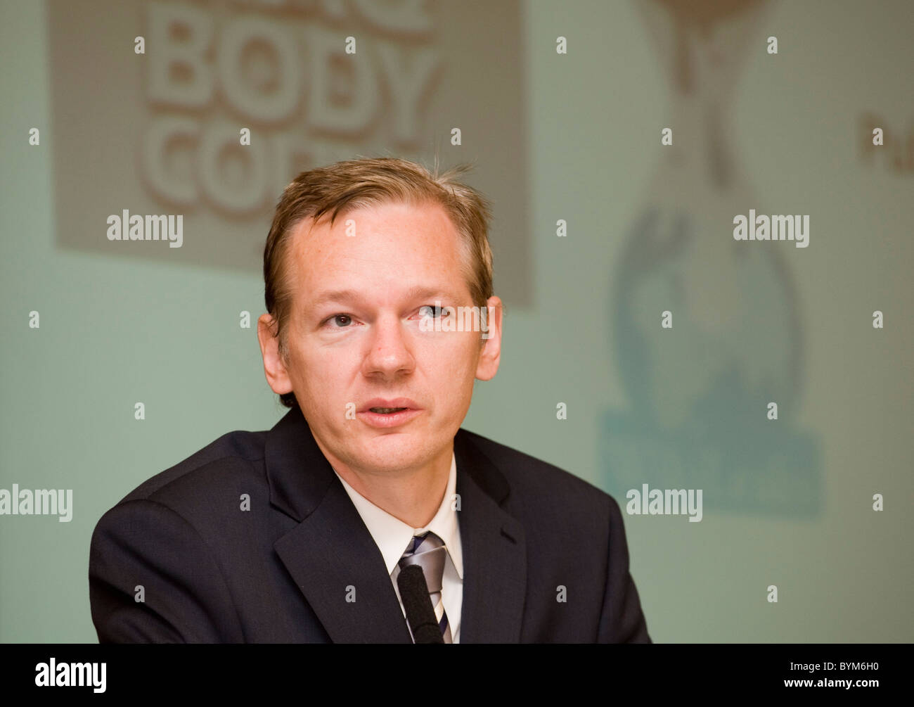 JULIAN ASSANGE, FOUNDER OF WIKILEAKS, EXPLAINING RELEASE OF IRAQ WARLOG AT A PRESS CONFERENCE IN WESTMINSTER. OCTOBER 2010. Stock Photo