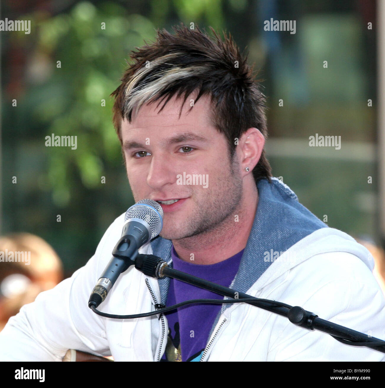 American Idol's runner up Blake Lewis performs on The Today Show's ...