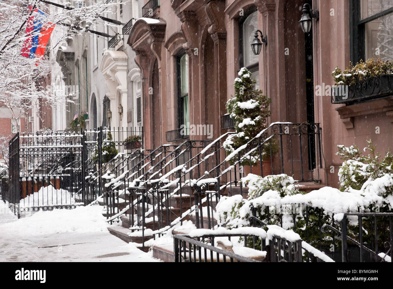 Brownstone steps in snow hi-res stock photography and images - Alamy