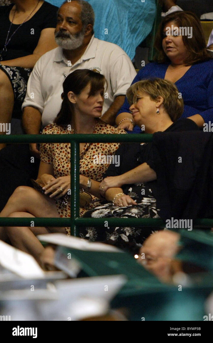 pics Ben Affleck Jennifer Garner Graduation https www alamy com stock photo jennifer garner watch as ben affleck pays tribute to his teen friend 34262463 html