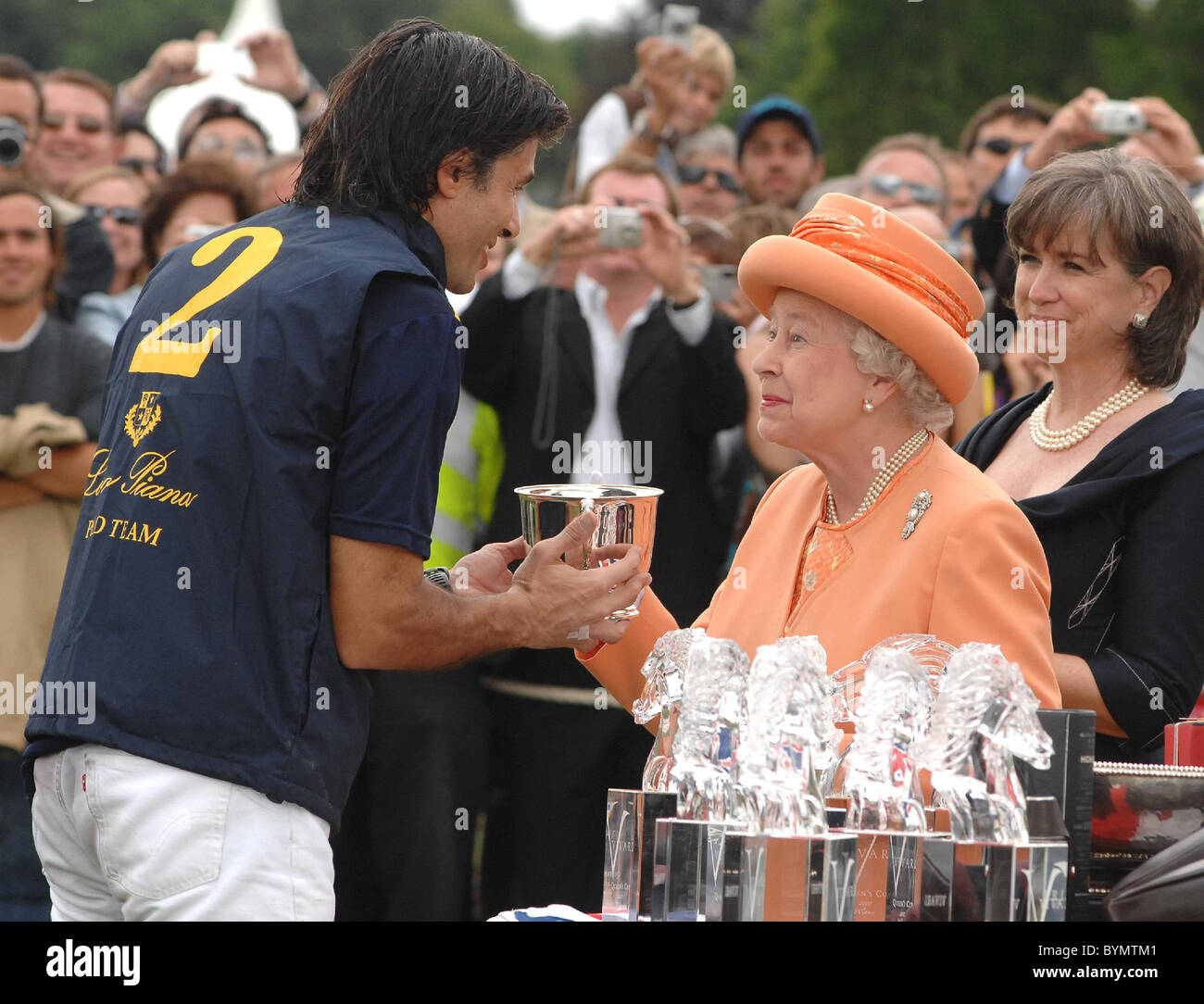 HM Queen Elizabeth II The Vivari Queen's Cup held at the Guards Polo Club  in Windsor Great Park London, England - 17.06.07 Stock Photo - Alamy