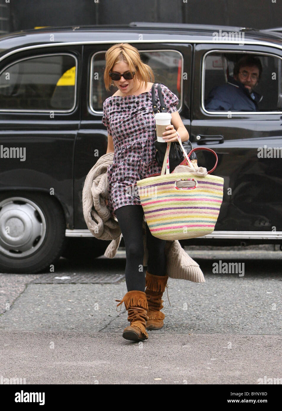 Sienna Miller arriving home after spending the night out London, England - 29.05.07 Stock Photo