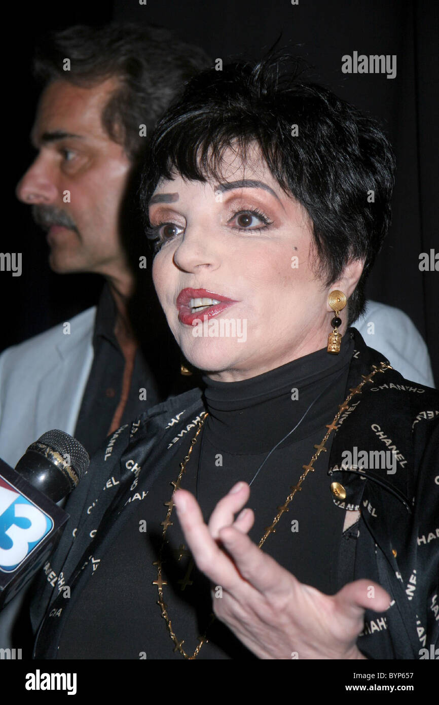 Liza Minnelli meets with the Russian cast of 'Ice' in the Versailles ...