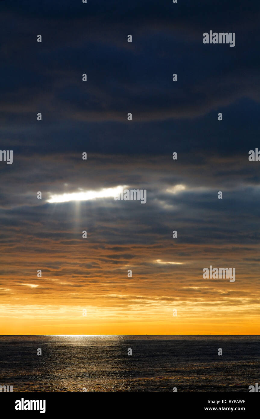 Sunlight over the sea hi-res stock photography and images - Alamy