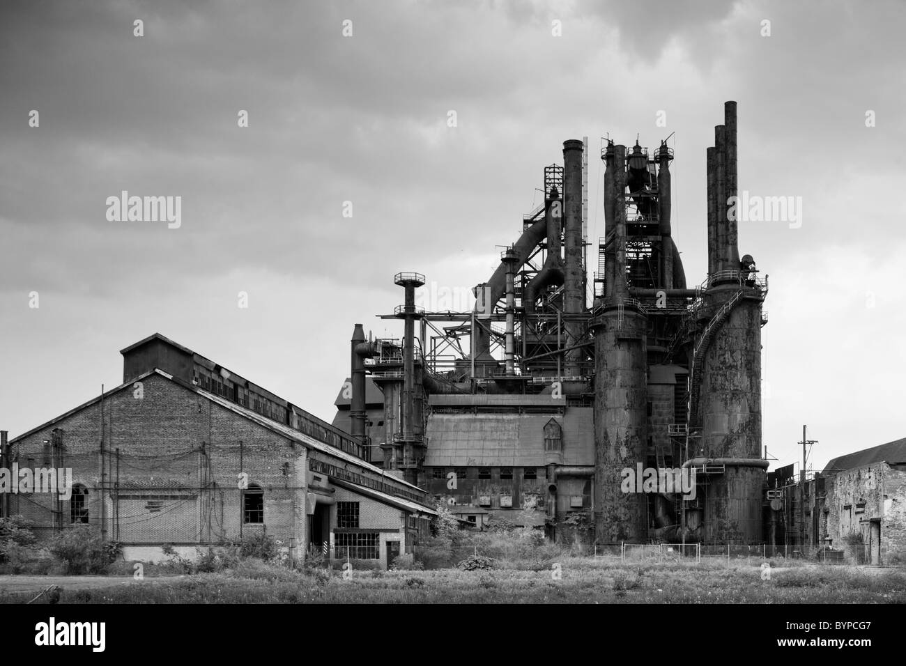 USA, Pennsylvania, Bethlehem, Abandoned and rusting remains of blast furnaces at Bethlehem Steel Plant that was closed in 1995 Stock Photo