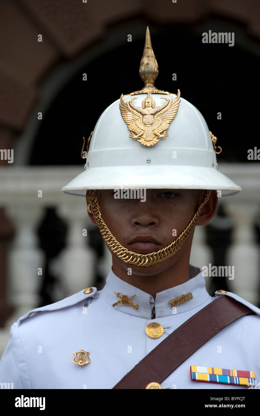 Thai soldier on guard at the Grand Palace Stock Photo - Alamy