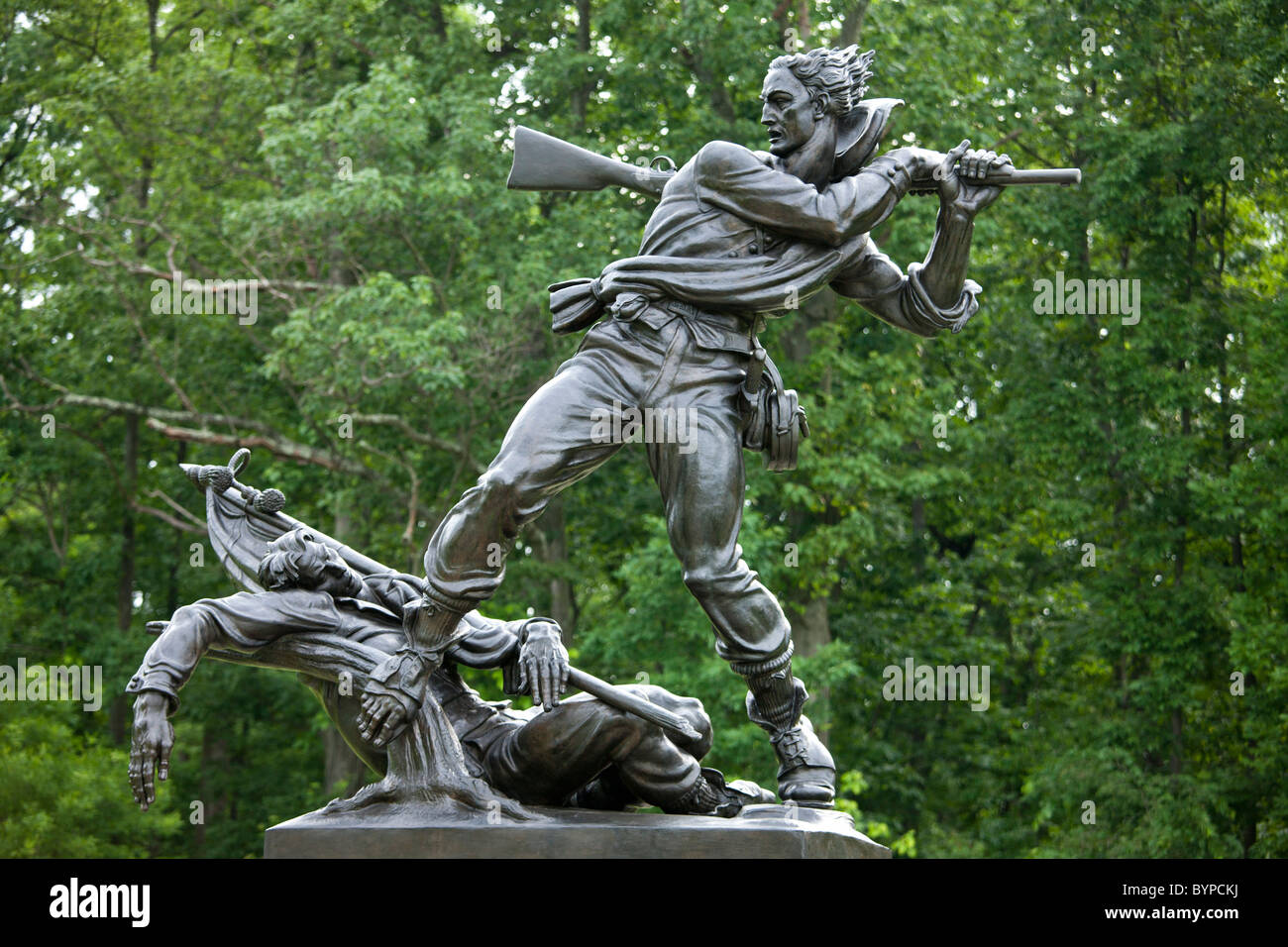 USA, Pennsylvania, Gettysburg, Statue at Confederate soldier swinging