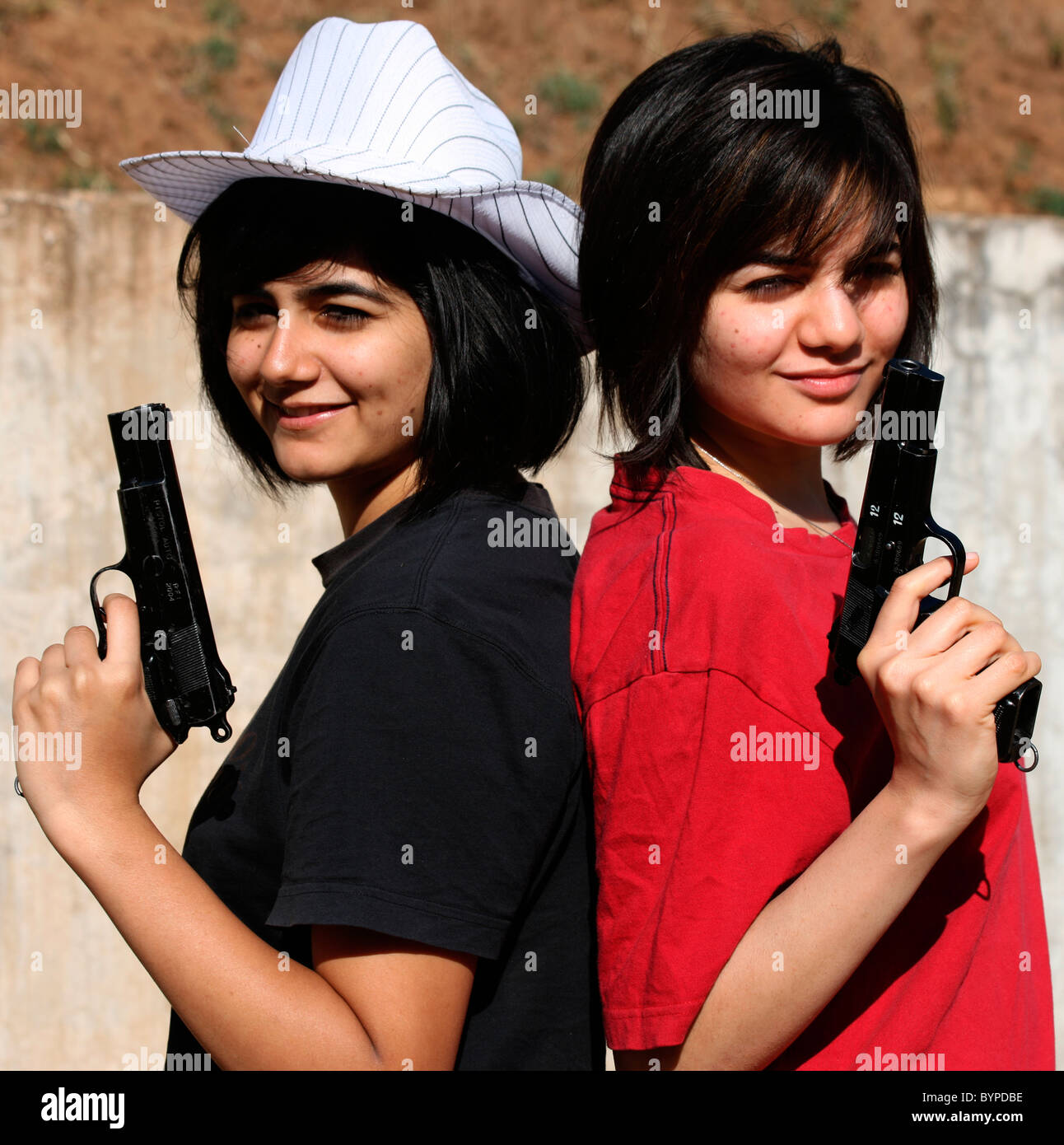 nackte militarische girls with guns